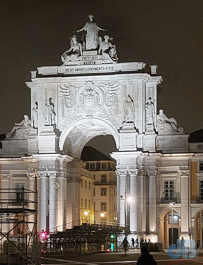 Arco da Rua Augusta on Praça do Comércio, built to commemorate the reconstruction of Lisbon after the earthquake of 1755