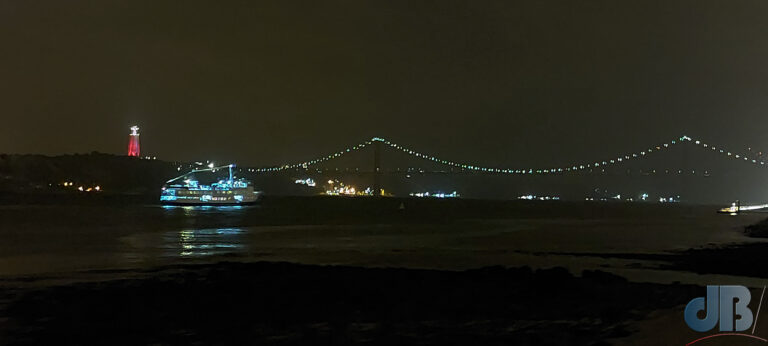 Ponte 25 de Abril, Lisbon at night